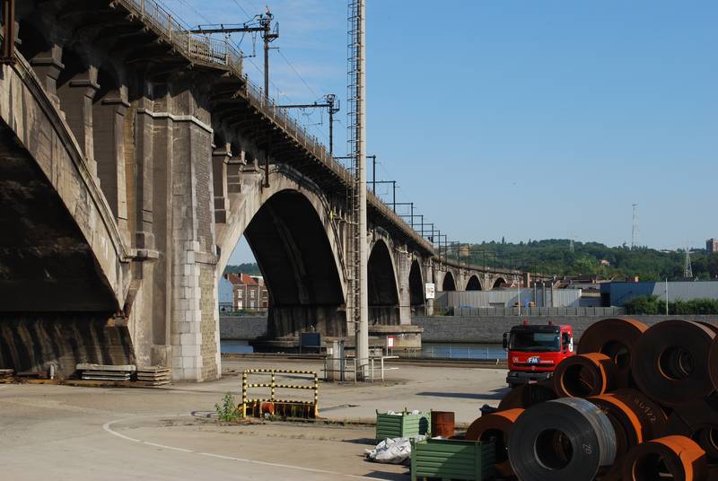 Le pont de Renory sur la Meuse à Liège.