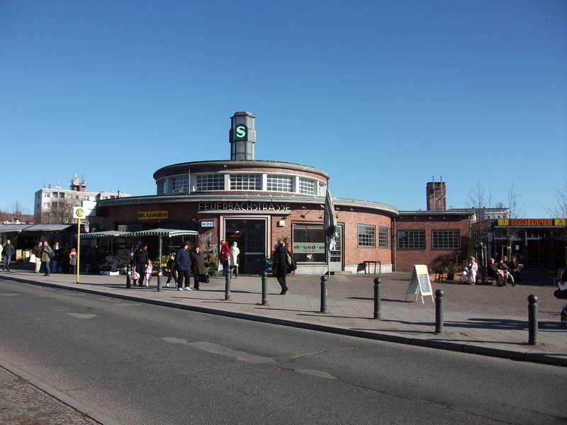 Empfangsgebäude des Berliner S-Bahnhofs Feuerbachstraße
