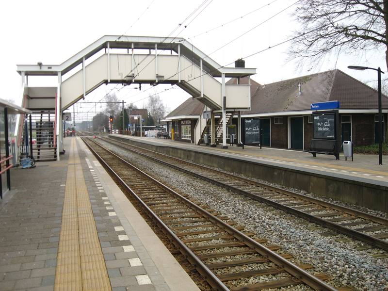 Station Putten met zijn voetbrug