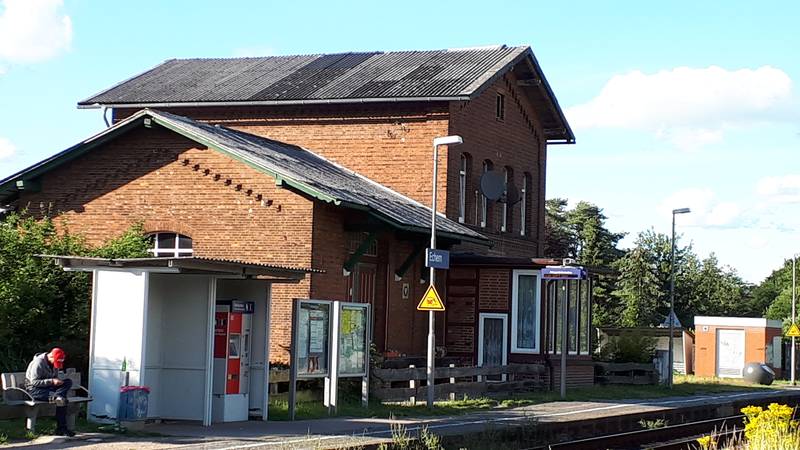 Bahnhof Echem, Empfangsgebäude