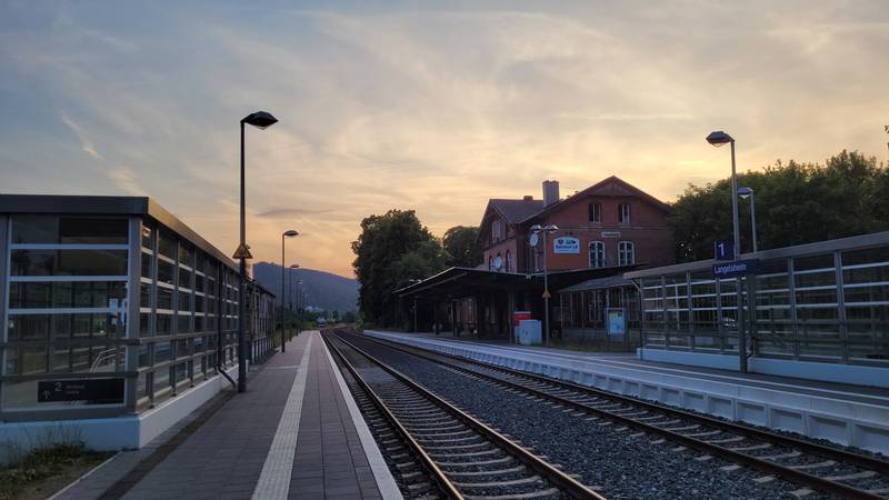 Bahnhof Langelsheim, Bahnsteige Ostblick, Juni 2023.jpg