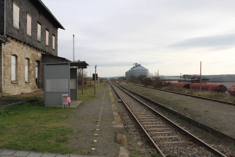 train station Eckartsberga, platforms