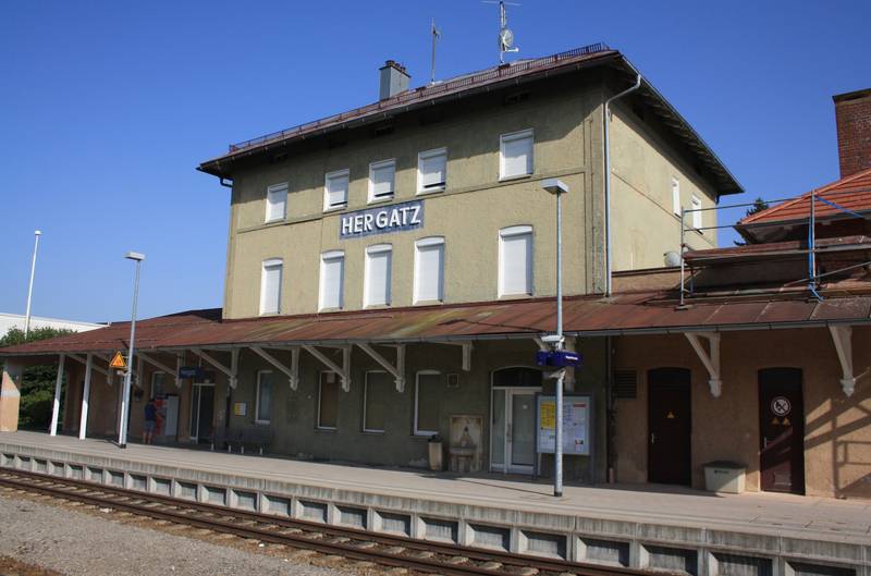 Bahnhofsgebäude Hergatz.JPG