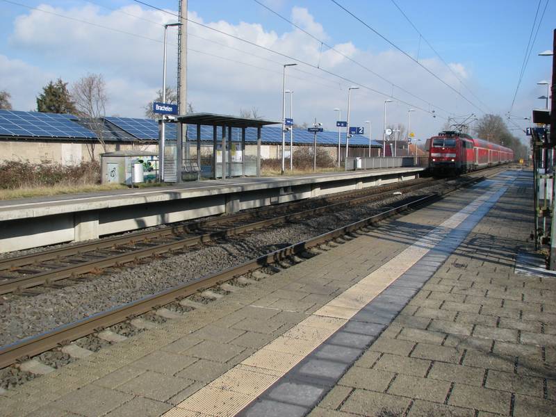 Brachelen Bahnsteige.JPG