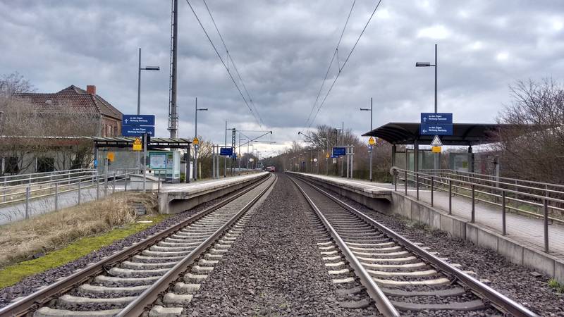Bahnhof Eilvese, Blick auf die Strecke Richtung Hannover