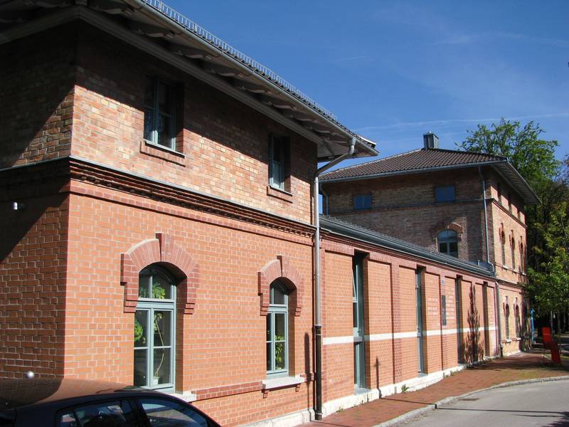 Ehem. Isartalbahnhof Ebenhausen, jetzt S-Bahnhof Ebenhausen-Schäftlarn, Ostseite