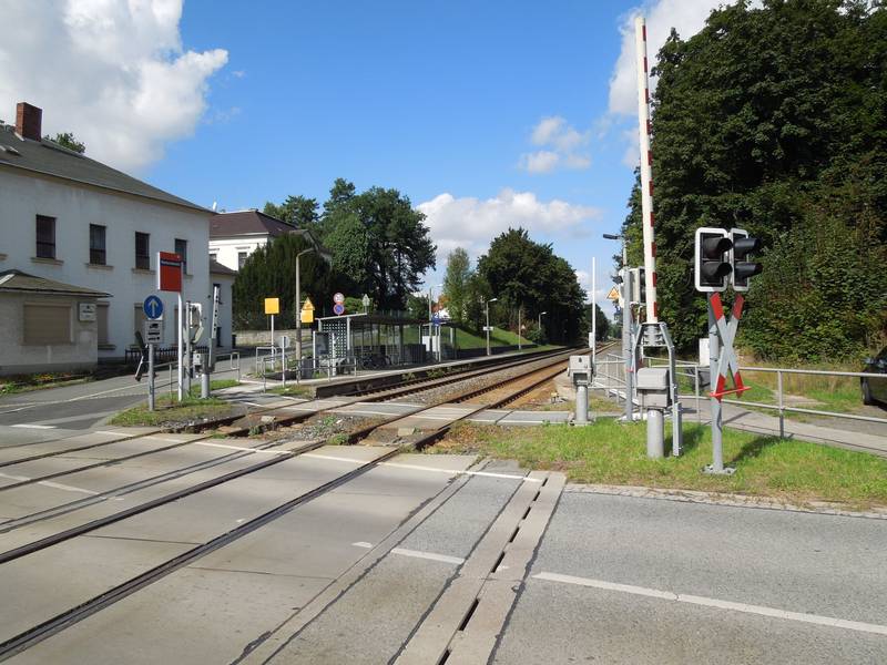 Bahnhof Niederoderwitz - Bahnübergang der Bahnhofstraße