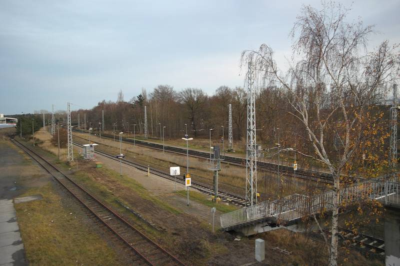 Bahnhof Priemerburg, Blick von der Brücke auf die Bahnsteige aus Richtung Nordwesten