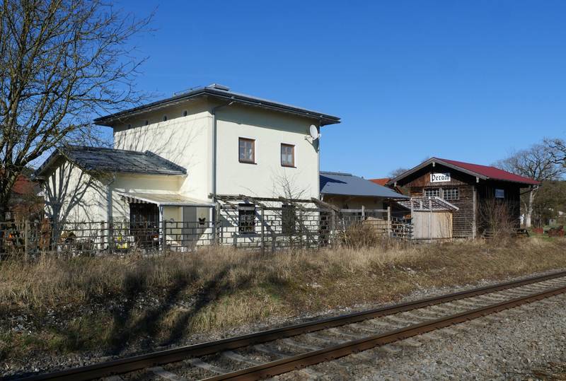 Bahnhof Perach 2020.jpg