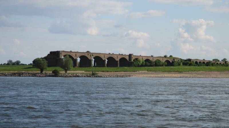 Wesel-Alte Eisenbahnbrücke.jpg