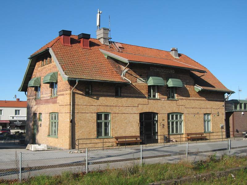 Stenungsund's train station in October 2008.
