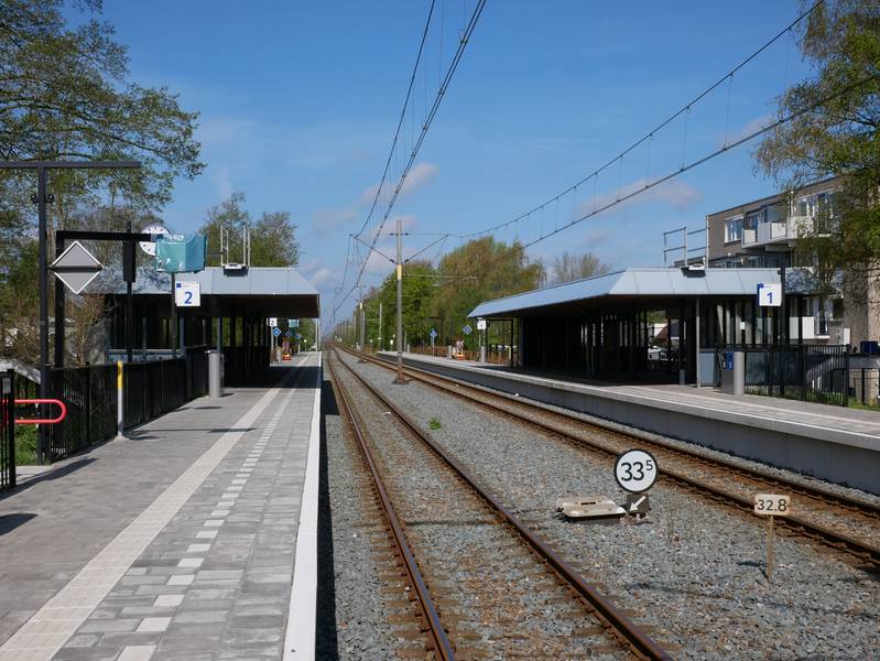 Tracks and platforms at Veenendaal West railway station