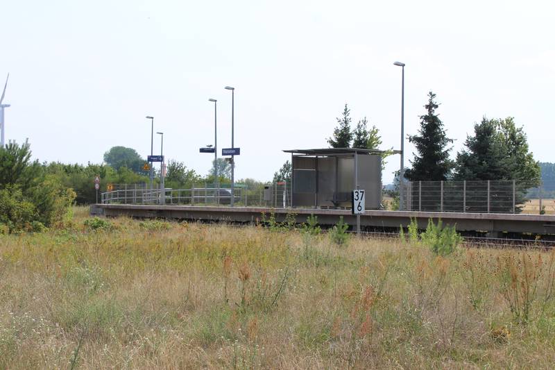 train station Walsleben (b Neuruppin), platform