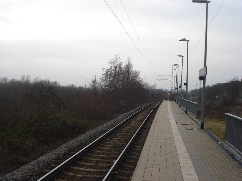 Une partie des quais de la gare de Weil-Pfädlistraße