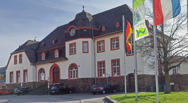 Bahnhofsgebäude Rheinbrohl von vorne, Foto aus 2022