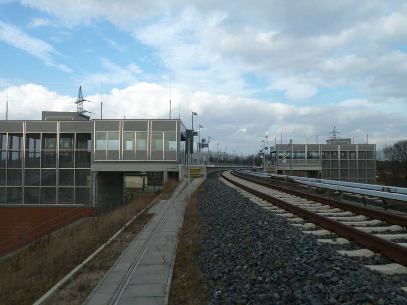Bahnhof Waßmannsdorf, Bahnsteige und Gleise