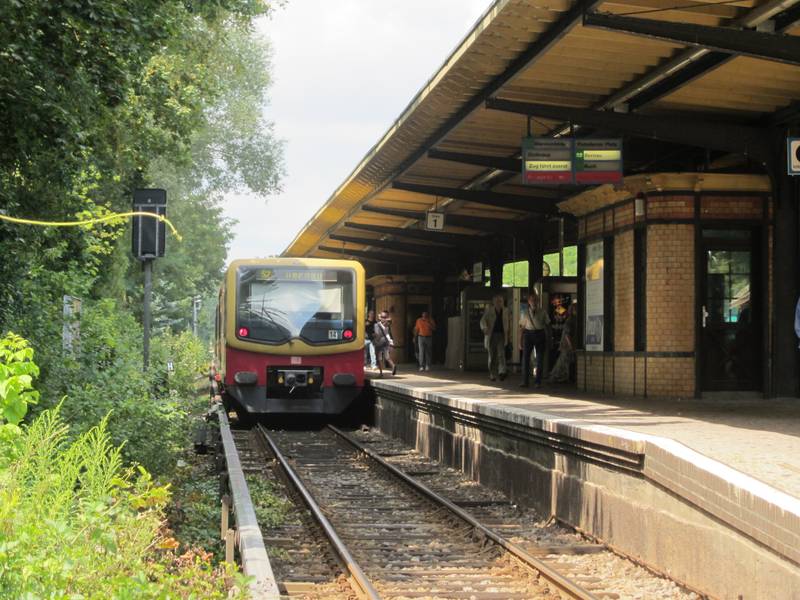 A train of line S2 ready to depart to Bernau from Berlin S-Bahn station "Lichtenrade"
