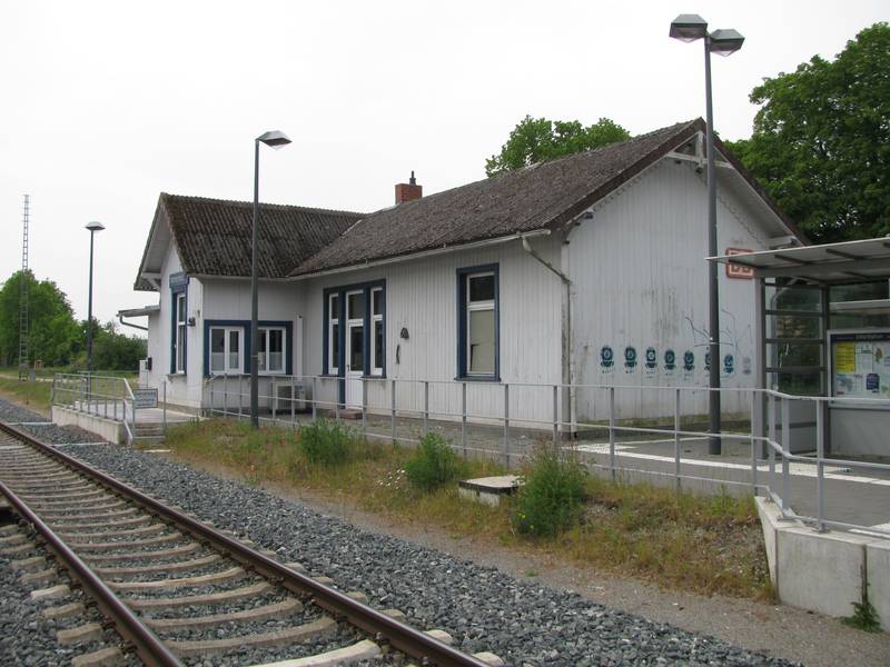 das Bahnhofsgebäude vom Bahnhof Wahrenholz