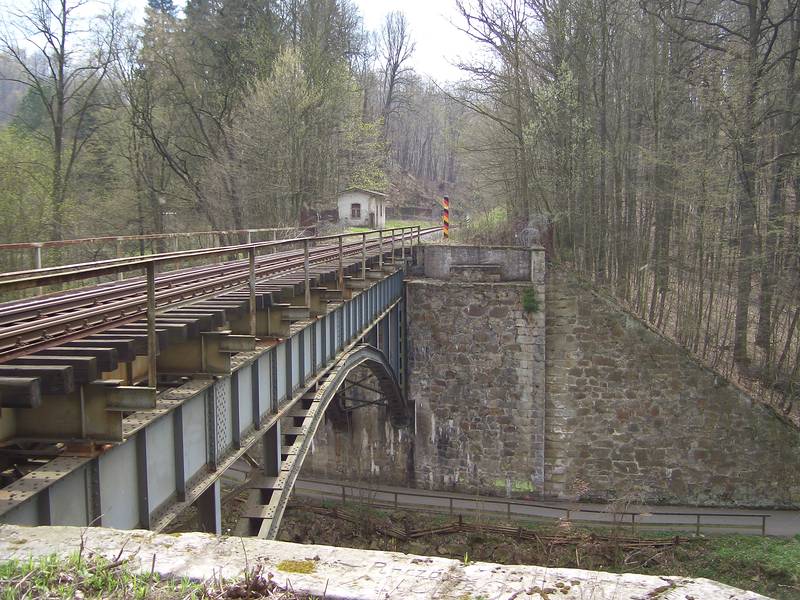 Bahnbrücke zwischen Deutschland und Polen.jpg