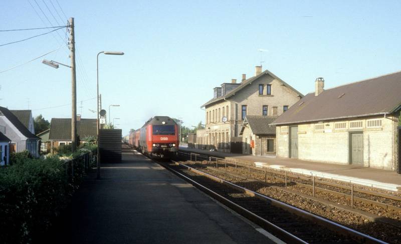 Dsb-ein-internationaler-zug-bestehend-846051.jpg