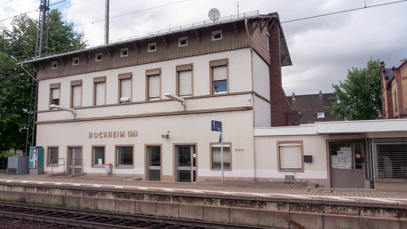 Bahnhof Hochheim am Main Hauptgebäude 2012-07-08