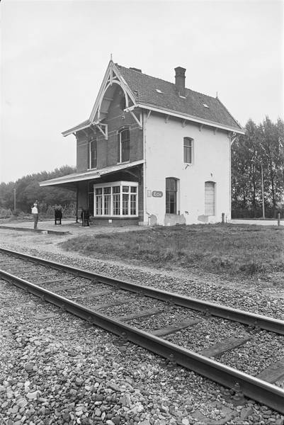 Station: gevel perronzijde