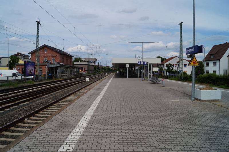 Bahnsteig des Bahnhofs Kelsterbach