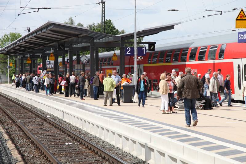 Bahnhof Stadtallendorf 2010 Gleis 1-2.jpg