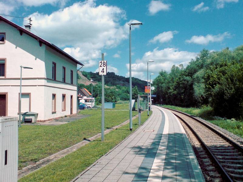 Bahnhof und Bahnsteig Theisbergstegen