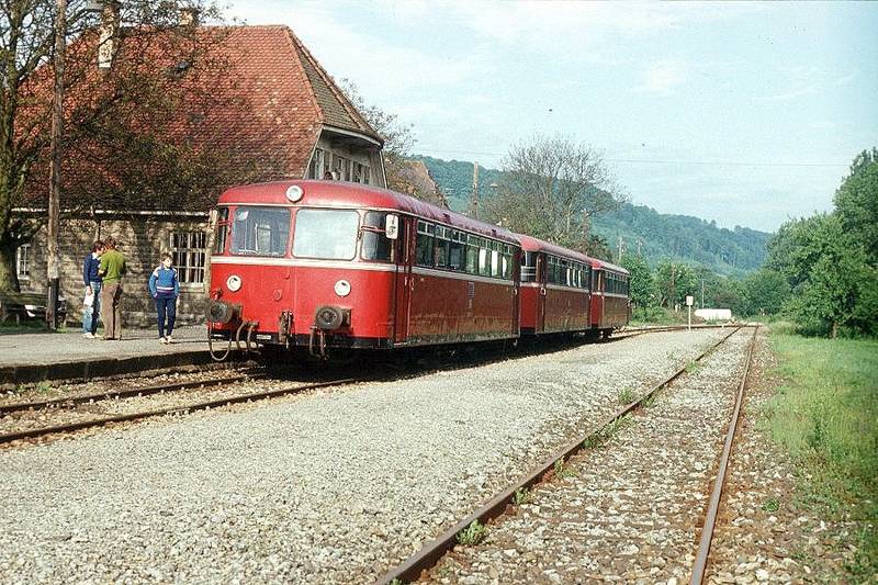 Last regular passenger train in Forchtenberg station.