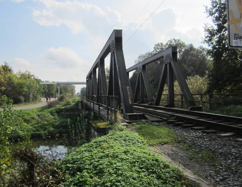 Eisenbahnbrücke Großzschocher Oktober 2014 02.JPG