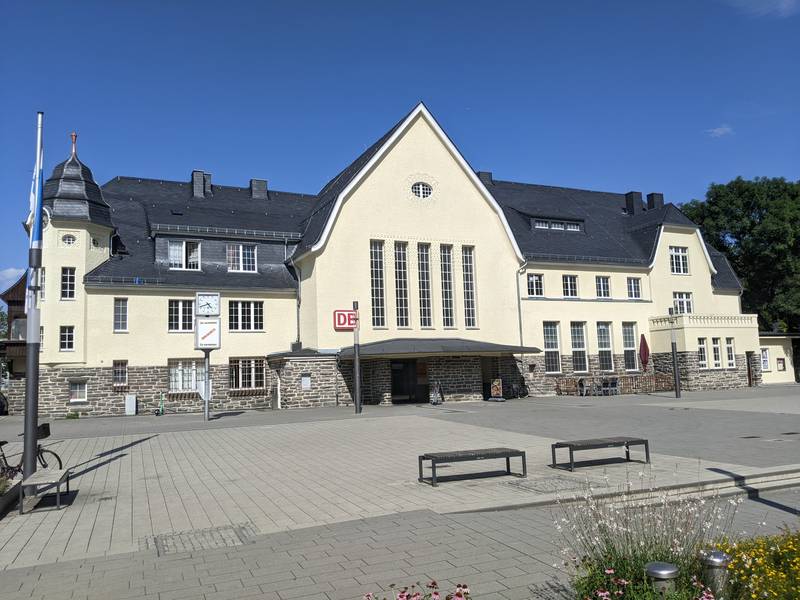 Bahnhof Bad-Godesberg Empfangsgebäude.jpg