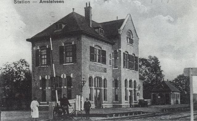 Postcard train station building Amstelveen (1920).