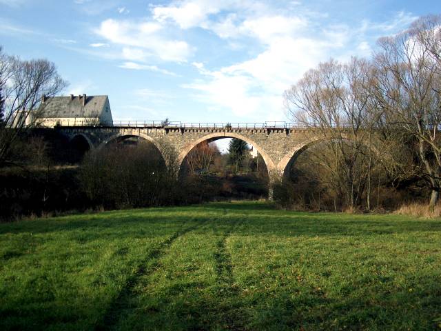 Naila-Bahnbruecke-ueber-Selbitz.jpg