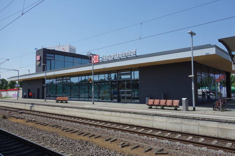 Lutherstadt Wittenberg Hauptbahnhof, Empfangsgebäude Gleisseite