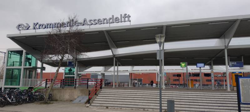 Platform entrance of Krommenie-Assendelft train station.