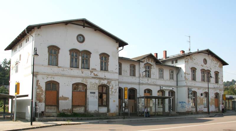 Empfangsgebäude am Bahnhof in Cossebaude, Bahnhofstraße 8