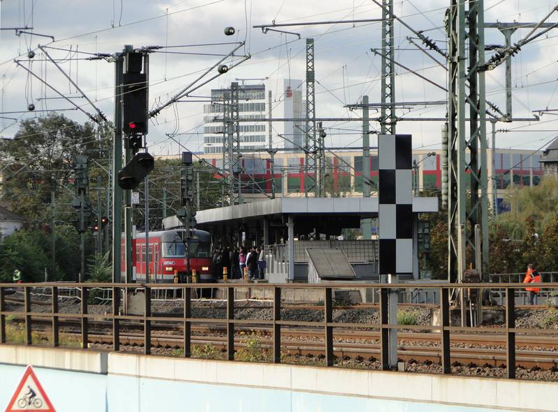 Frankfurt suburban transit, S-Bahn station "Galluswarte" at Frankfurt am Main-Gallus