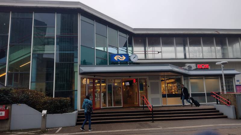 Station building of Den Haag Laan van NOI.