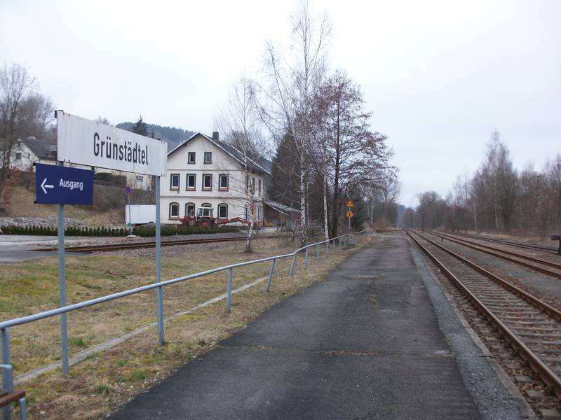 Bahnhof Grünstädtel mit Empfangsgebäude