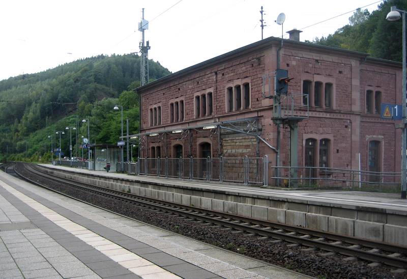 <p><i><b>Bezeichnung:</b></i> Bahnhof<br>