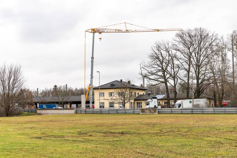 Nürnberg: Zeppelinstraße 5, Bahnhof Dutzendteich