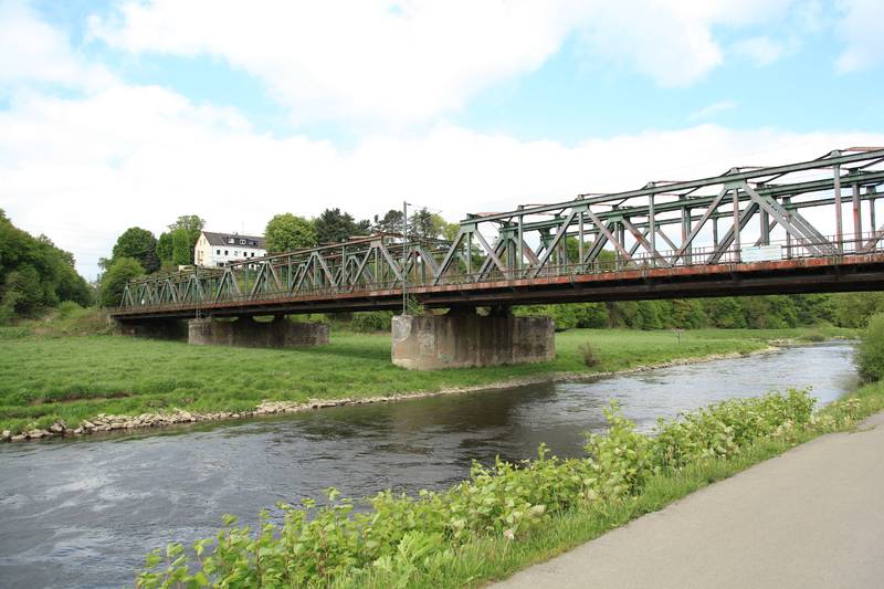 Hattingen - Eisenbahnbrücke 03 ies.jpg