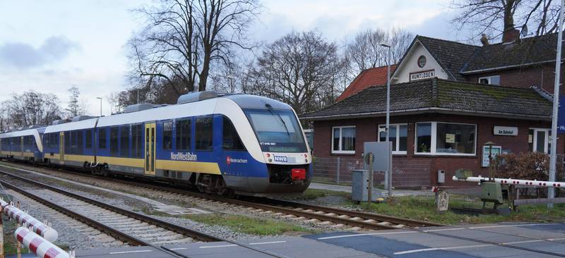 Train of the NordWestBahn in the railway station of Huntlosen