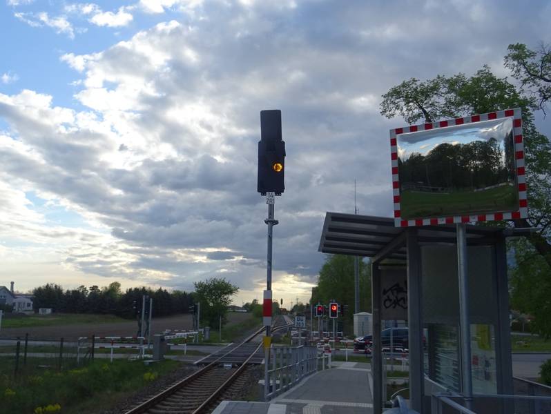 BfLindenbergHaltepunktEInfahrsignal.jpg