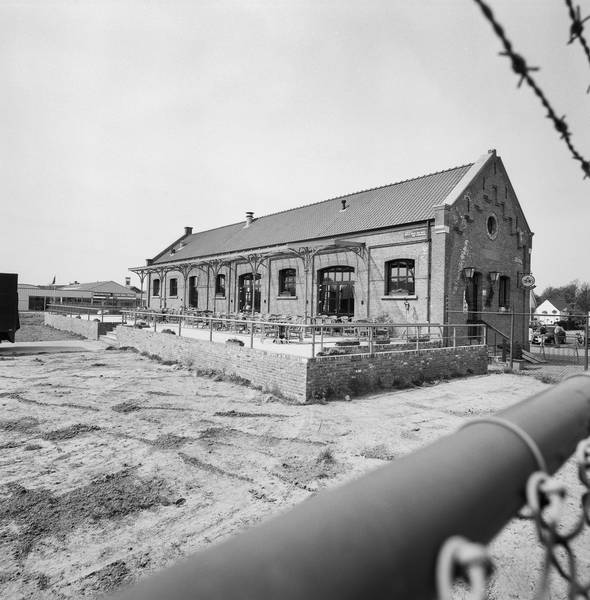 Overzicht achtergevel en linker zijgevel, remisegebouw - Hulst - 20352994 - RCE.jpg