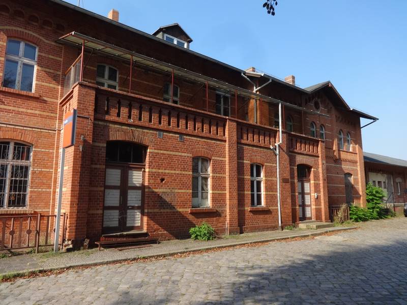 Bahnhofsgebäude und Anbau in Halbe, Brandenburg