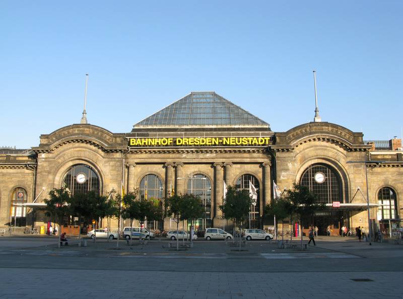 Middle section of railway station Dresden-Neustadt