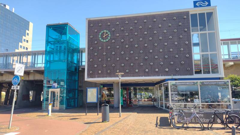 West side of Heemstede-Aerdenhout station.