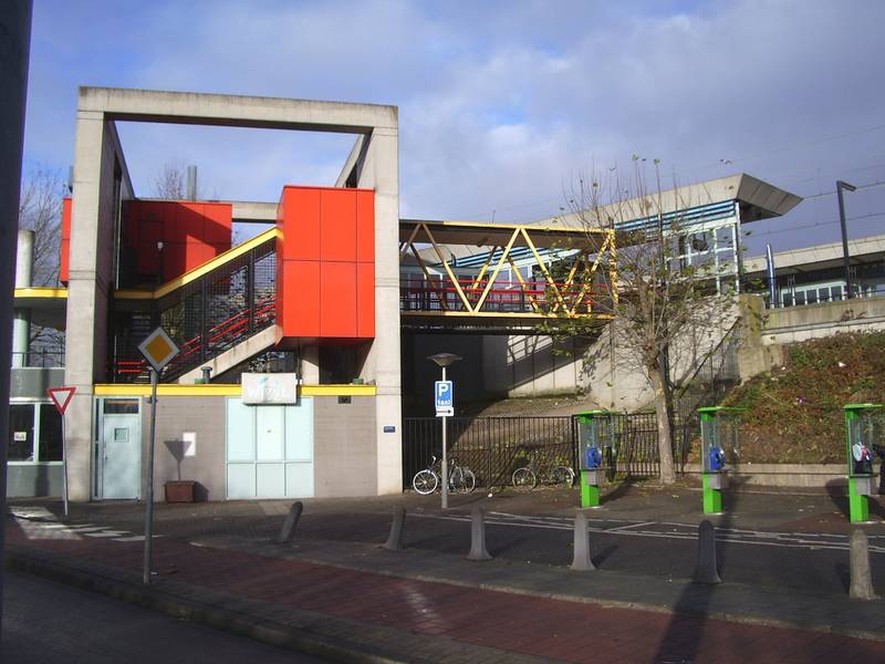 Station Velperpoort zuidzijde (12-2005).jpg